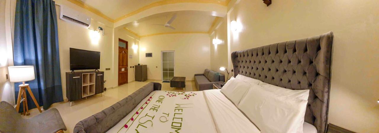 One The Island Hotel Naifaru Exterior photo